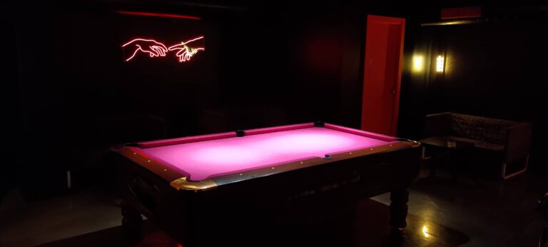 Sticky Dabs BCN Cannabis Social Club - pool table