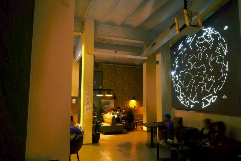 weed club barcelona per tourist 768x512